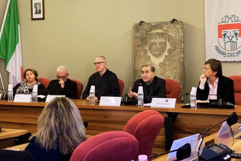 l'Arcivescovo di Milano Mons. Mario Delpini al Municipio 7